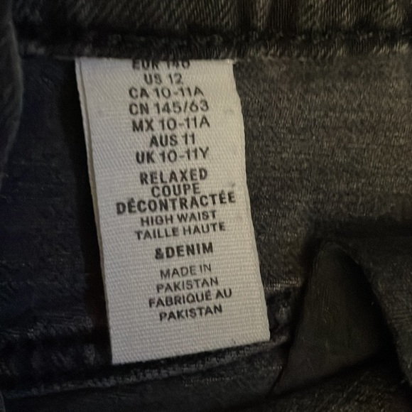 Black high waist jean shorts. - Picture 3 of 3